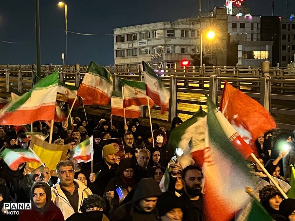مردم کرج بعد از آغاز سال نو باسیلی از جمعیت حضور‌خود را نشان دادند 