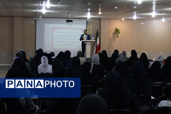 برگزاری جلسه انجمن اولیا دبیرستان شاهد بندرعباس 