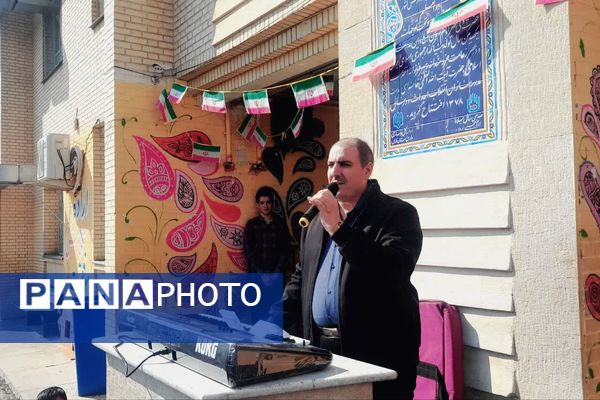 جشن آواها به‌مناسبت دهه فجر در دبیرستان هاشمی رفسنجانی ناحیه 4