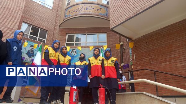 اجرای مانور زلزله با هدف مدرسه ایمن جامعه تاب آور