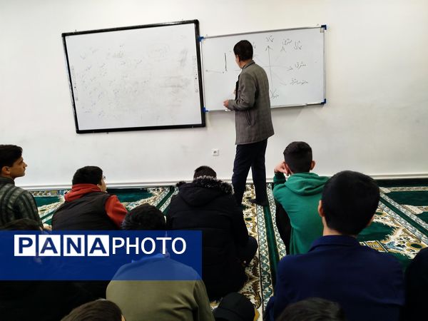 کارگاه عملی درس آمادگی دفاعی در دبیرستان پسرانه متوسطه اول سما شهرستان کاشمر 