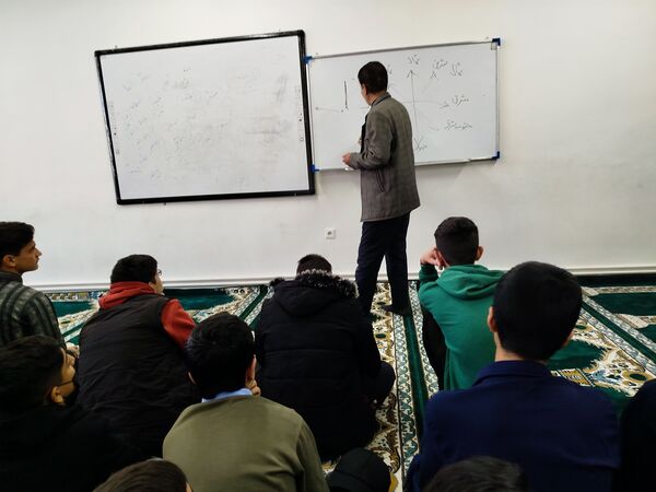 کارگاه عملی درس آمادگی دفاعی در دبیرستان پسرانه متوسطه اول سما شهرستان کاشمر 