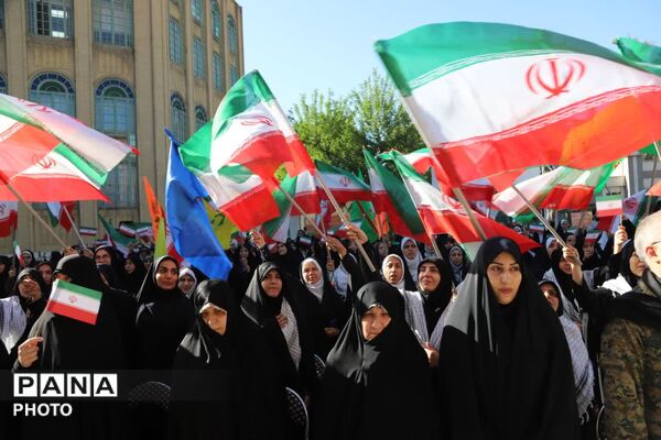 مراسم صبحگاه مشترک بسیج فرهنگیان تهران بزرگ در اداره کل آموزش و پرورش