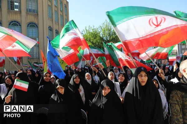 مراسم صبحگاه مشترک بسیج فرهنگیان تهران بزرگ در اداره کل آموزش و پرورش