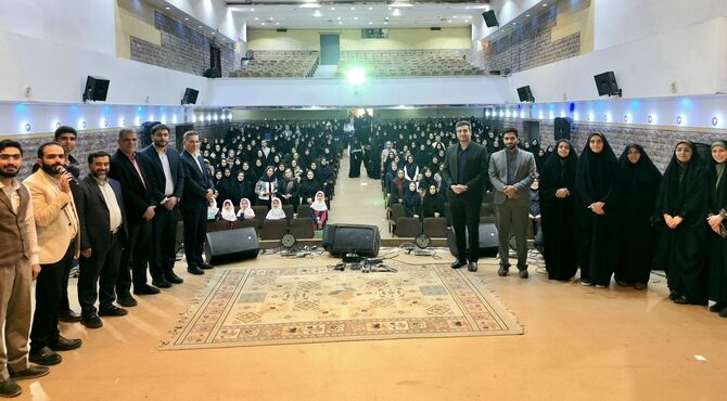 جشن درخشش دانش آموزان ناحیه یک یزد در مرحله استانی مسابقات فرهنگی، هنری و قرآنی