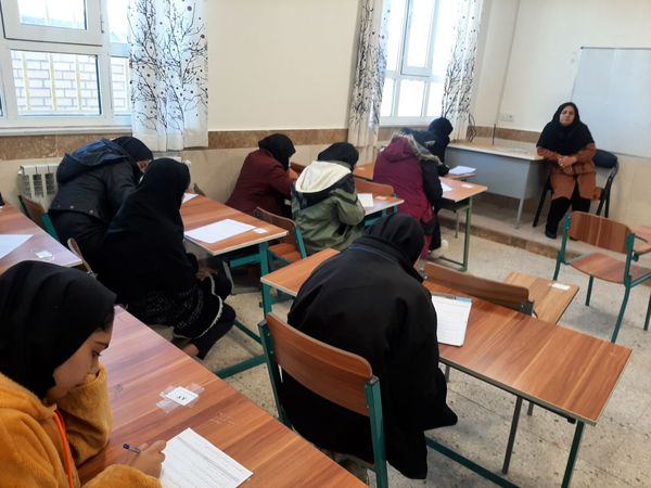 امتحانات نوبت اول دانش آموزان دبیرستان نیایش شهرستان باخرز