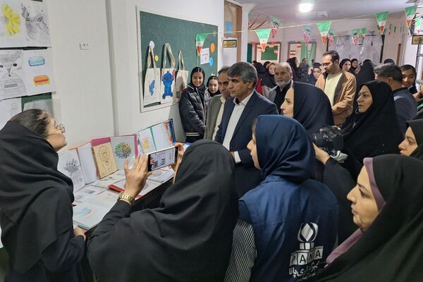  آیین افتتاح جشنواره ماها و ایران‌مون در دبیرستان خدیجه کبری پردیس 