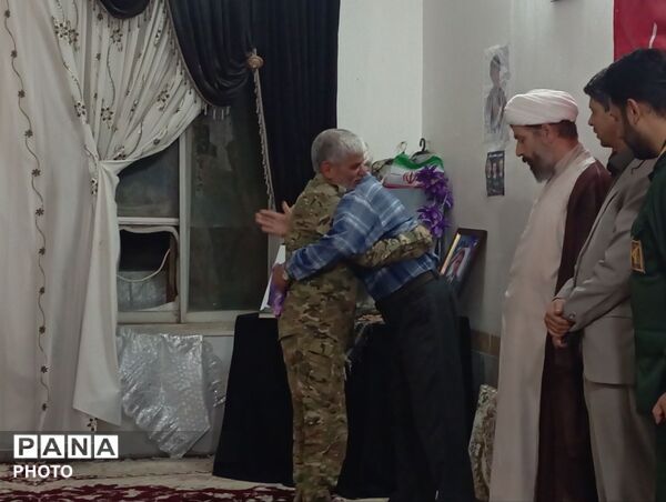 دیدار با خانواده شهید مرادپور به مناسبت هفته دفاع مقدس