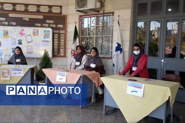 انتخابات شورای دانش آموزی دردبیرستان دوره اول ارمینه مصلی نژاد ناحیه ۶