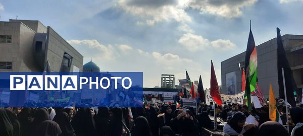 حضور دانش آموزان دبیرستان مهشید مصلی نژاد در راهپیمایی روز دانش آموز 