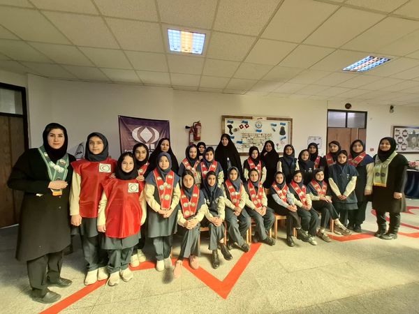 برگزاری مراسم یاوران انقلاب در دبستان آرمینه مصلی نژاد ناحیه ۶ مشهد 