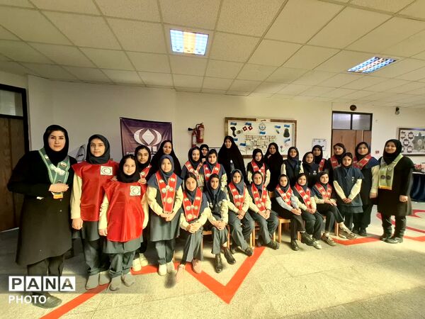 برگزاری مراسم یاوران انقلاب در دبستان آرمینه مصلی نژاد ناحیه ۶ مشهد 