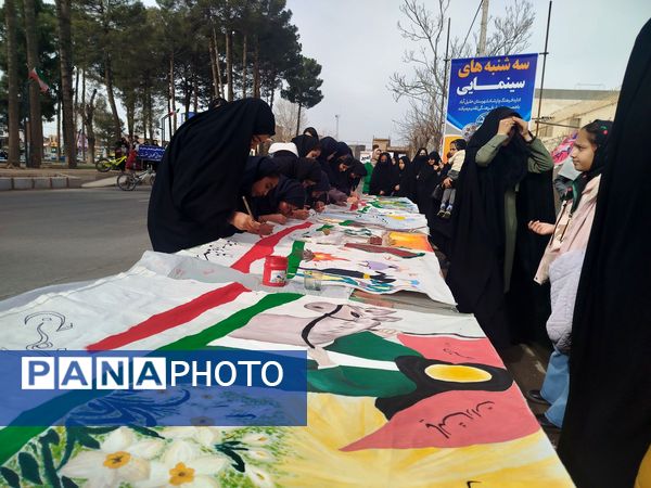 نقاشی چند متری در حاشیه راهپیمایی ۲۲ بهمن در خلیل آباد