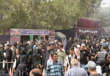 موکب عشاق‌الحسین سازمان دانش‌آموزی در مسیر پیاده‌روی جاماندگان اربعین آزادشهر برپا شد