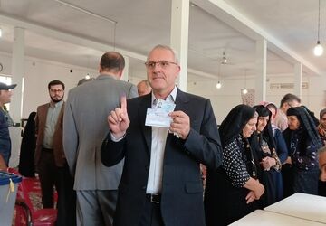 حضور باشکوه مردم متدین و انقلابی روستای خانم‌آباد در پای صندوق‌های رای