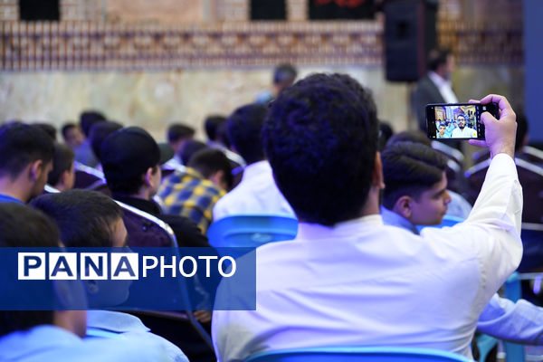 گردهمایی بزرگ ارکان هیات‌های دانش‌آموزی مدارس شهر تهران در حسینیه عشاق 