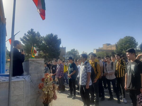 زنگ مهر در دبیرستان شاهد ابوذر غفاری نیشابور به صدا در آمد 