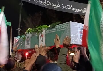 تجمع گسترده مردمی در مسجد جامع نیشابور برای خونخواهی رهبر شهید