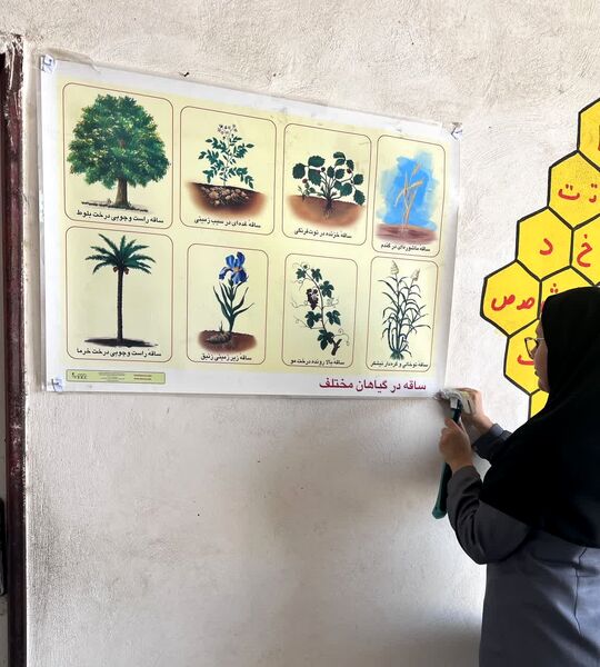 غبارروبی نمازخانه‌های مدارس قشم در آستانه سال تحصیلی جدید