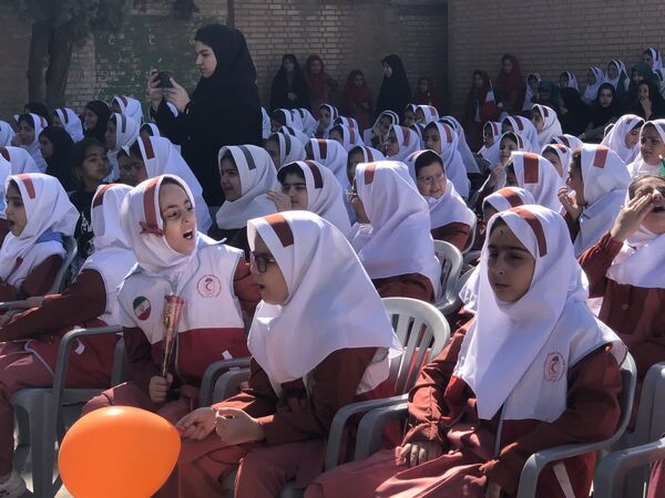 شکفتن لاله‌های دانش در دبستان حضرت رقیه کوهدشت؛ آغاز سال تحصیلی با شمیم ایثار و مقاومت