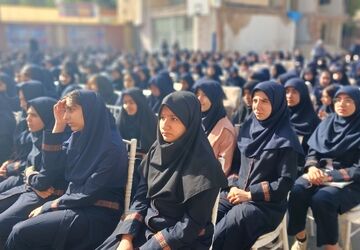 بخشندگی امام رضا باعث محبوبیتش شده است