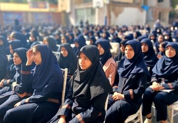 بخشندگی امام رضا باعث محبوبیتش شده است