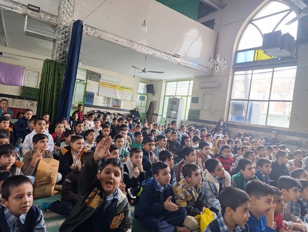 مسجد حسین‌بن‌علی (ع) میزبان لبخند دانش‌آموزان در جشن میلاد دو امام