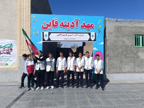 برپایی غرفه‌های سازمان دانش‌آموزی خراسان‌جنوبی در راهپیمایی 13 آبان