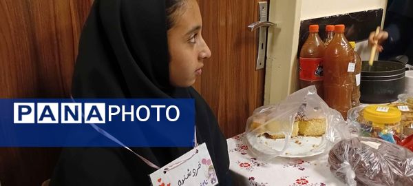 بازارچه کسب و کار دانش آموزی در دبیرستان مادر مهربان خلیل آباد