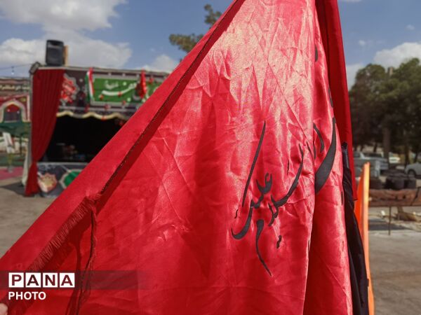 موکب خانم فاطمه الزهرا محله خضر در خدمت زائران سید الشهدا