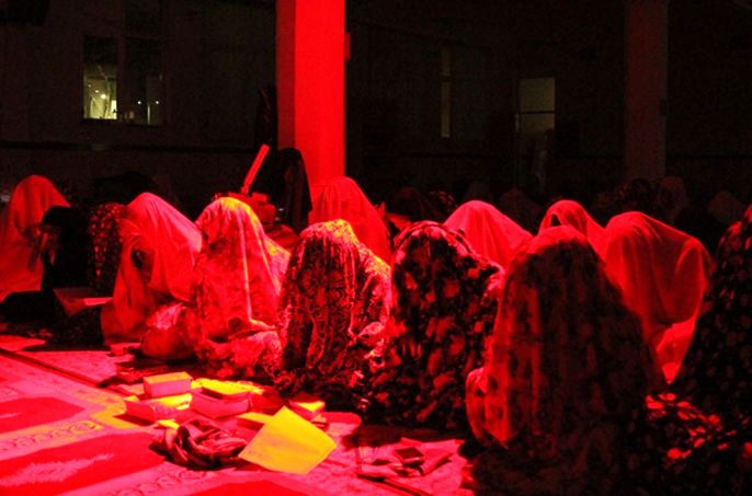 آرامش نوجوانان در شب های اعتکاف