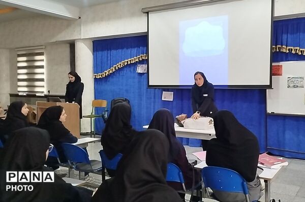 از آموزش احیای قلبی‌ریوی تا ترویج فرهنگ امدادرسانی در دبیرستان نمونه دولتی فاطمه زهرا(س)