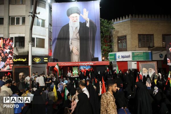 گردهمایی مردم همدان در پاسداشت مقام رهبر شهید انقلاب در رواق کشوردوست