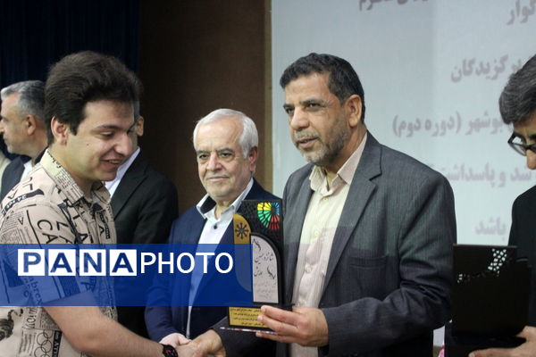تجلیل از برگزیدگان دبیرستان شهید بهشتی شهرستان بوشهر (2)