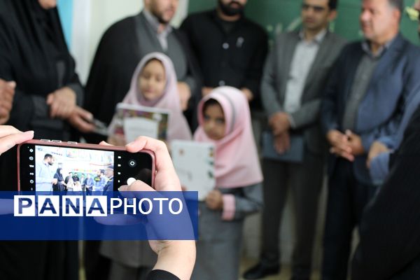 فرود هزار درنای کاغذی بر بام مدارس