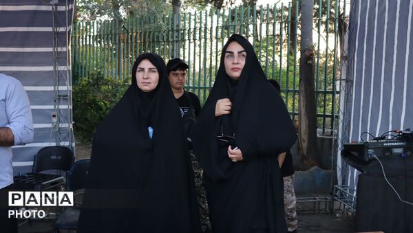 خدمت به زائران آقای شهید ایران 