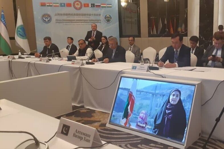 پیام تصویری وزیر راه از مجاورت پُل بمباران‌شده B1 کرج به اجلاس وزرای حمل‌ونقل شانگهای