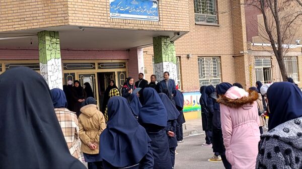 مانور زلزله در دبیرستان حضرت سکینه