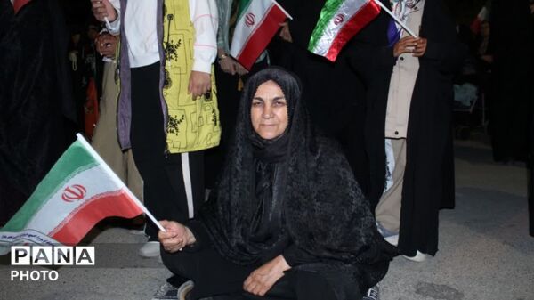  شصت و چهارمین راهپیمایی‌های شبانه با حضور مدیر کل آموزش و پرورش لرستان در منطقه بیرانوند 