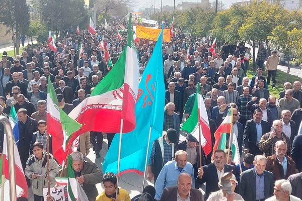 حضور آگاهانه مردم شهرستان کوار در راهپیمایی ۲۲ بهمن