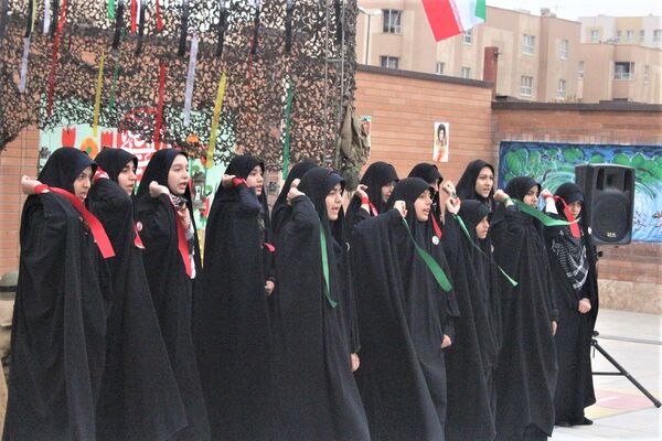 جلوه‌هایی از یادواره شهدا در دبستان استثنایی باغچه‌بان قم