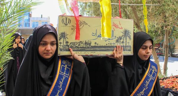 در زمین، گمنام اما در آسمان، خوشنام