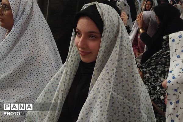 نمازجمعه؛ جلوه‌ای از وحدت و همبستگی دانش‌آموزان در هفته بسیج دانش‌آموزی