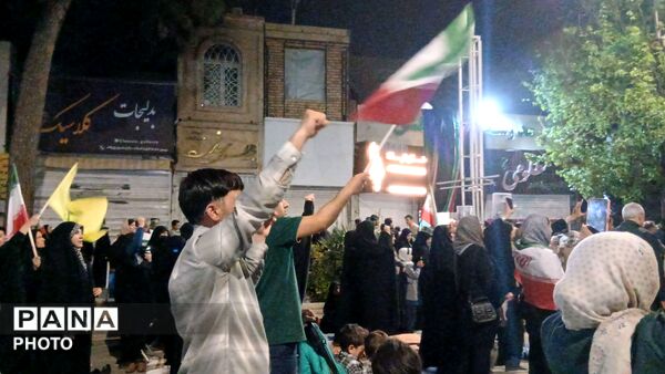 مشت ها بر فراز آسمان نیشابور نمایان شد 