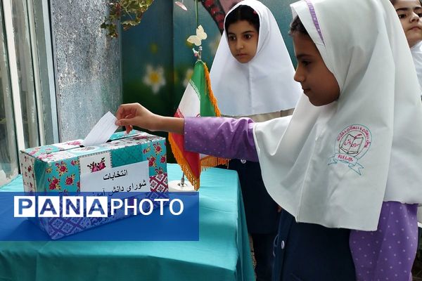 جوانه های دموکراسی در قدس؛شور وهیجان دانش آموزان قدس در انتخابات شورای دانش آموزی