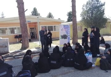 آبیک تمشک‌باران شد