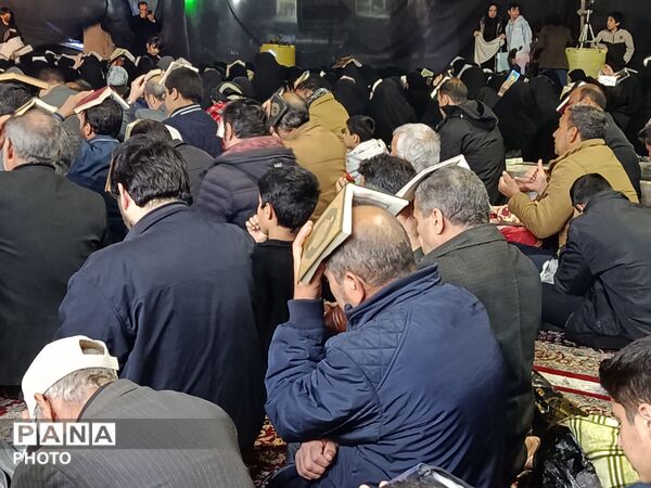 مردم کاشمر در کف خیابان عزاداری کردند