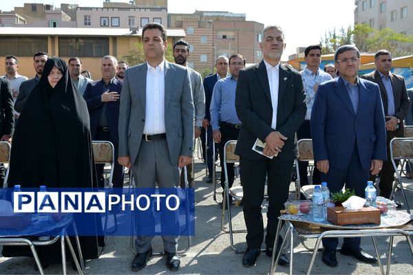 حاج مجید خوئی و بانو کمپانی، سازندگان ۹ کلاس جدید برای دختران بهارستانی