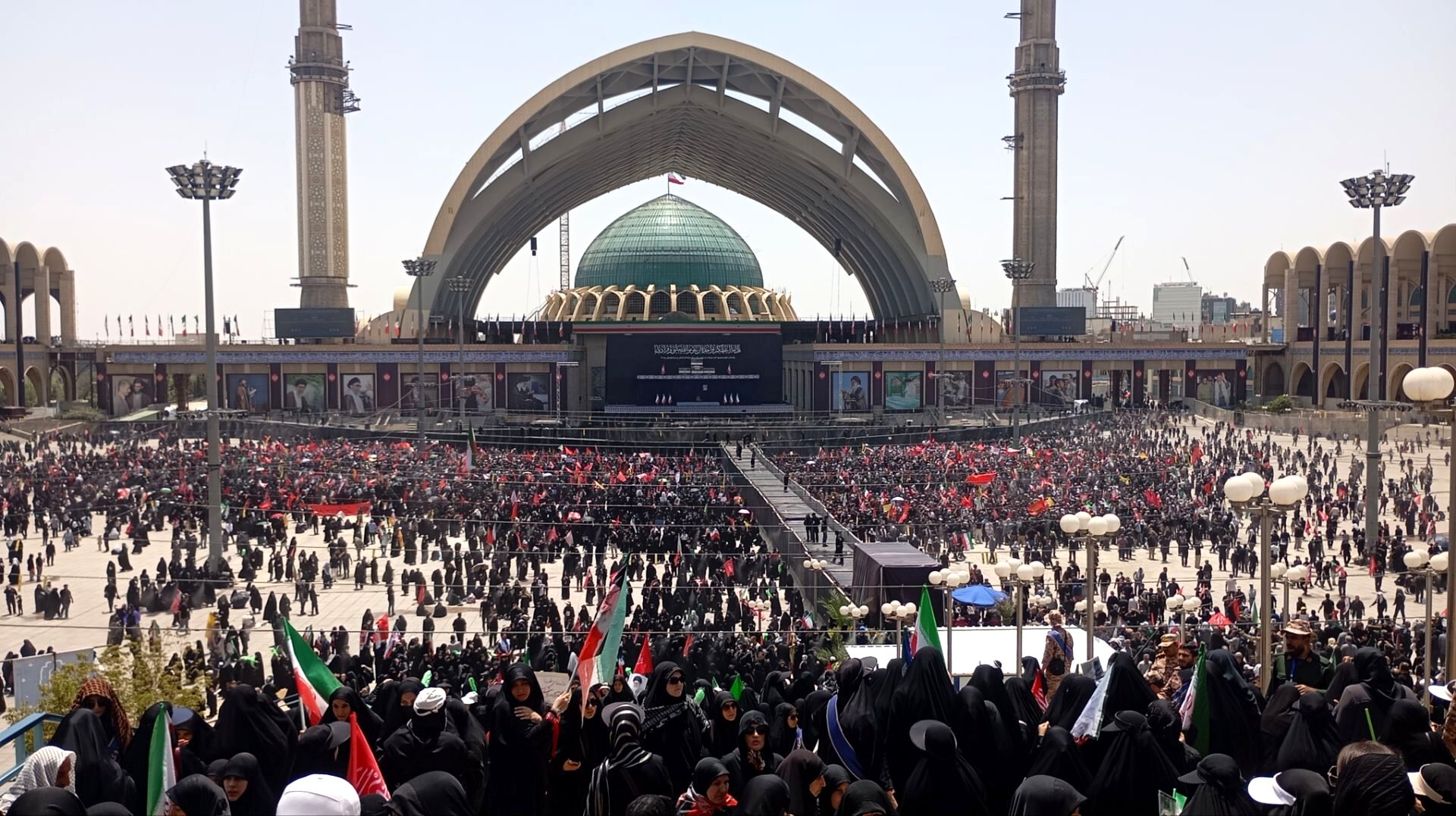 میعادگاه وداع تهران در سوگ خورشید 