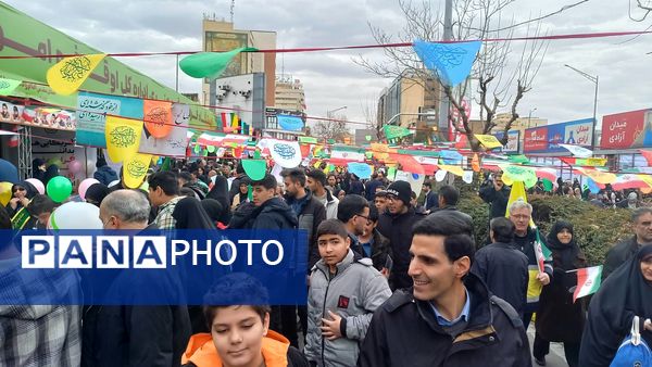 تجلی حضور باشکوه مردم در راهپیمایی ۲۲ بهمن 